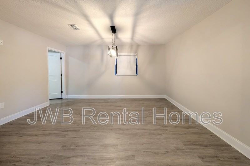 755 Mcduff Ave S - Photo 5 of 17