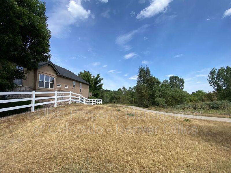 1849 S Harlan Cir - Photo 4 of 25