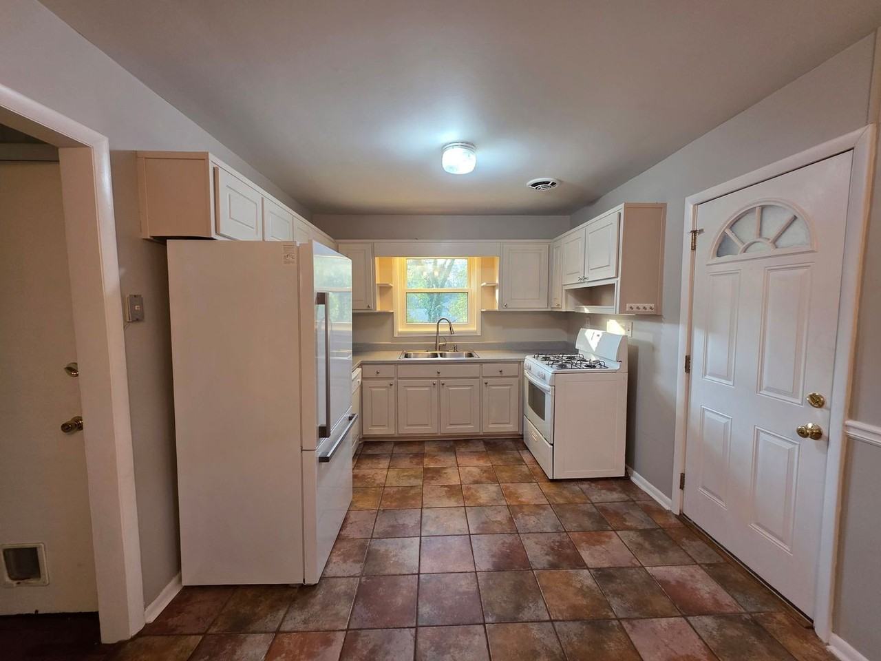 652 Forest Ridge Dr Se - Photo 3 of 17