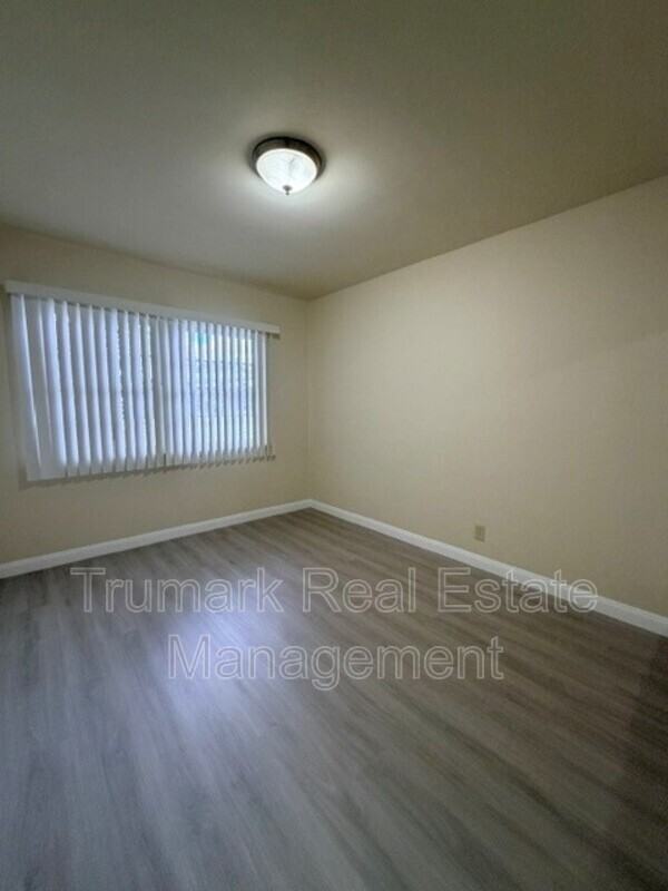 Montrose Ave - Photo 3 of 5