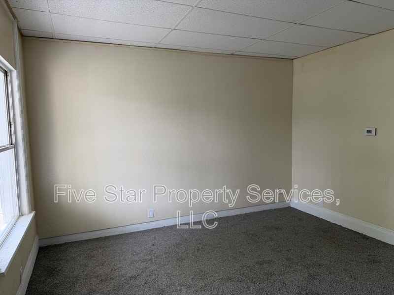 1933 S 2nd St - Photo 2 of 13