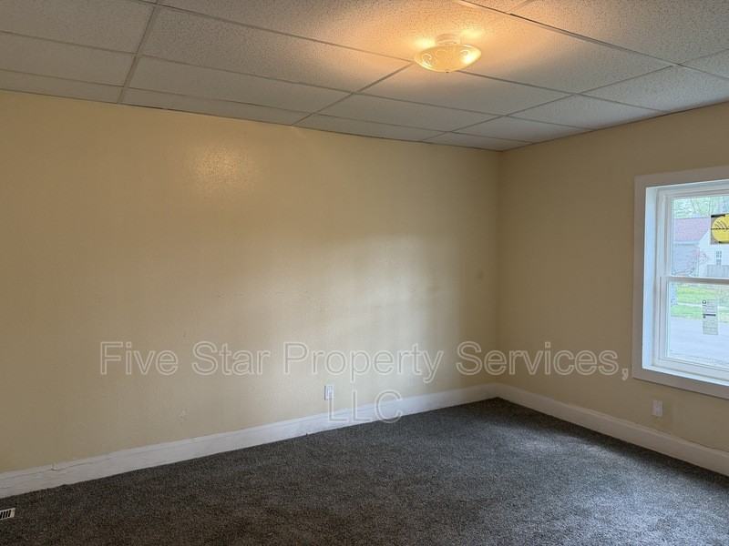 1933 S 2nd St - Photo 4 of 13