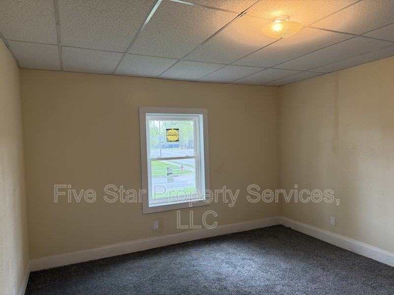 1933 S 2nd St - Photo 5 of 13