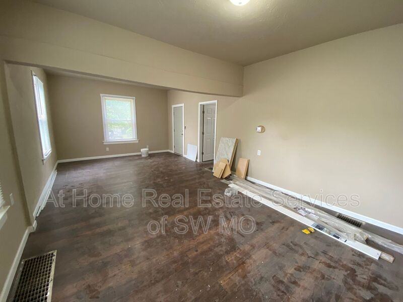 428 W Lombard St - Photo 2 of 11