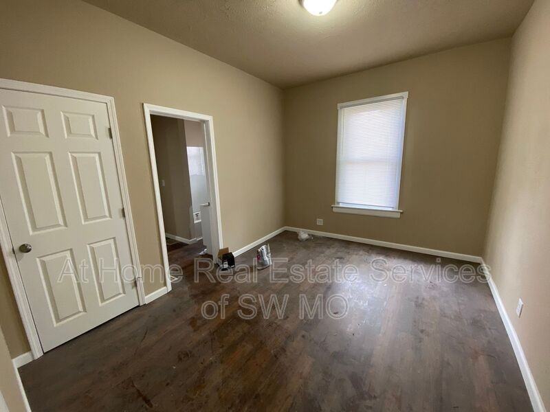 428 W Lombard St - Photo 6 of 11