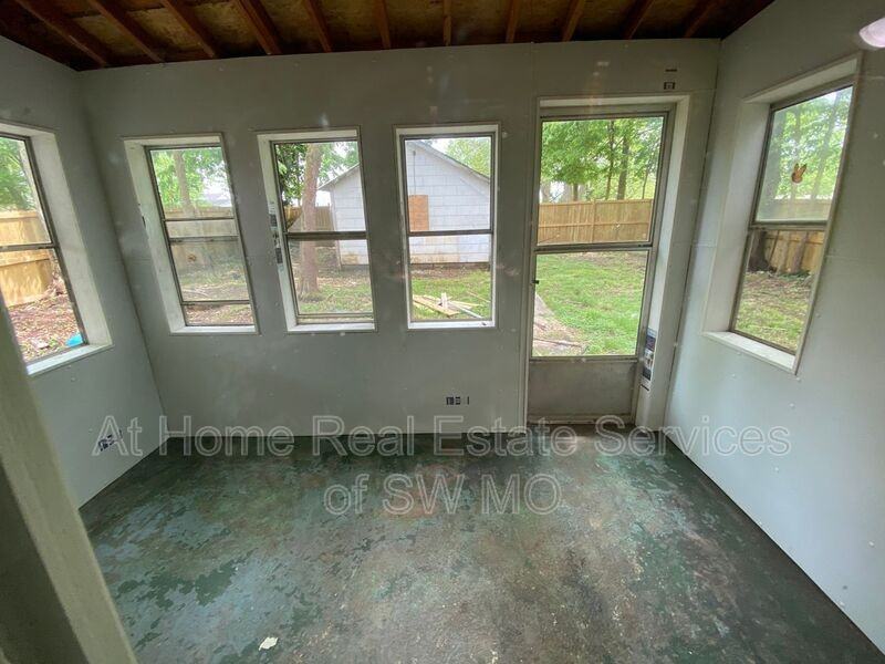 428 W Lombard St - Photo 2 of 2