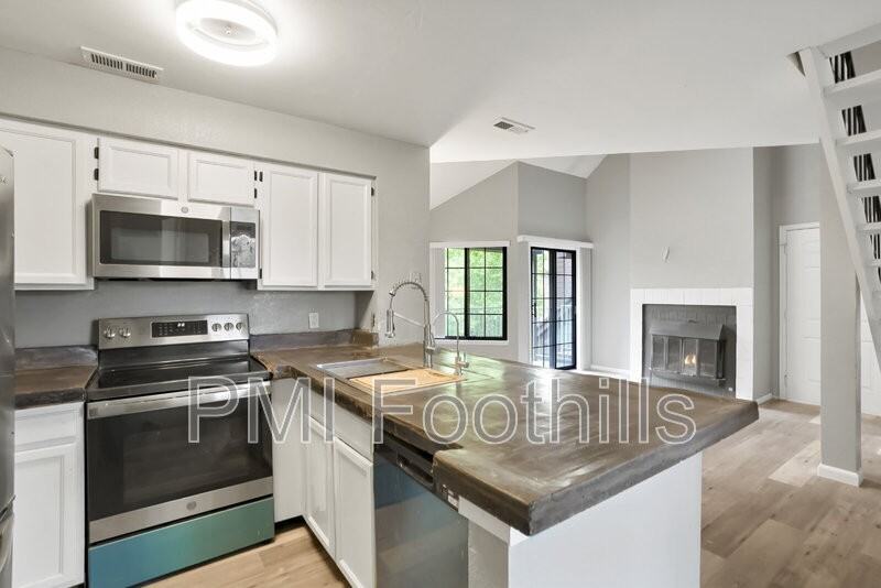 832 S Vance St #F - Photo 6 of 15