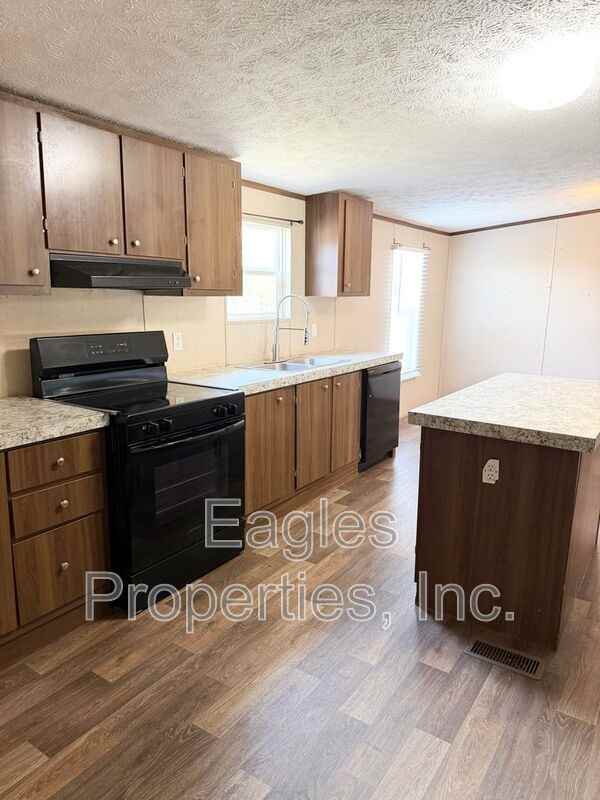 863 Pecan Rd - Photo 2 of 13