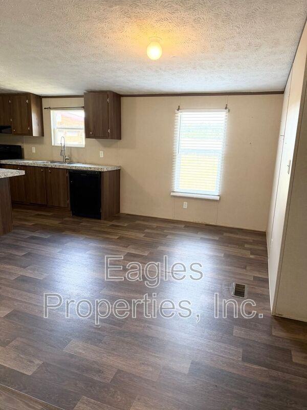 863 Pecan Rd - Photo 3 of 13