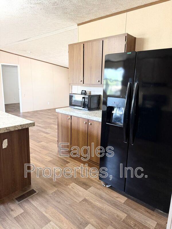 863 Pecan Rd - Photo 5 of 13