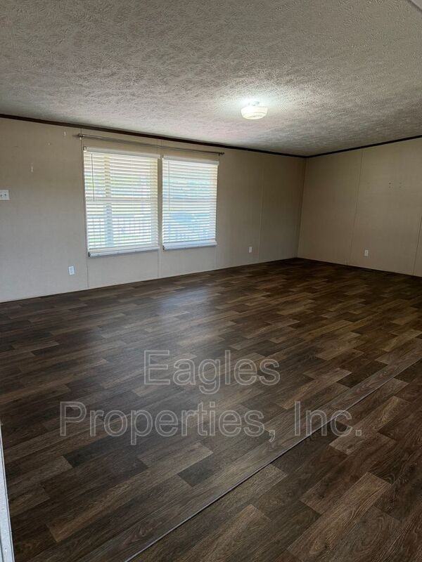 863 Pecan Rd - Photo 6 of 13