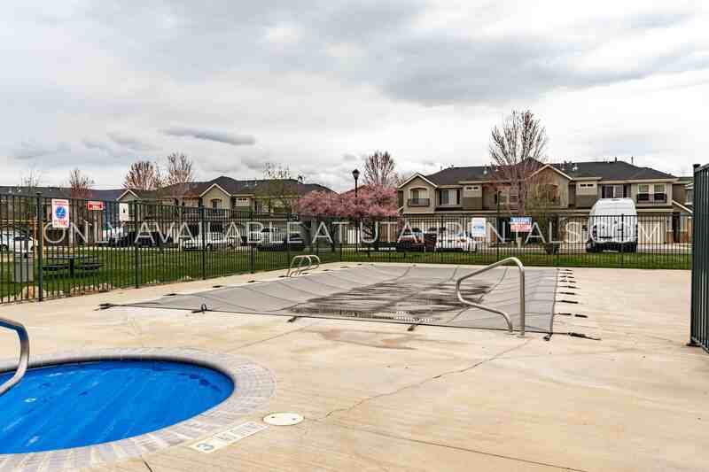 211 Greenfield Cir #150 - Photo 3 of 32