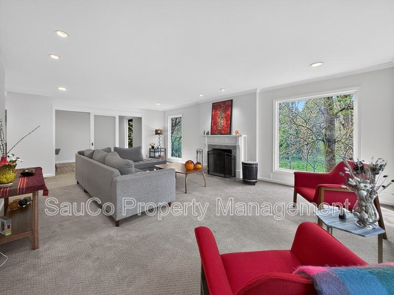 5701 Sw Hamilton St - Photo 6 of 38