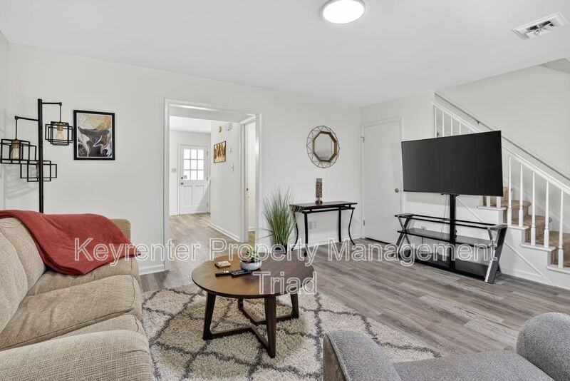 115 S Mendenhall St #D - Photo 2 of 24