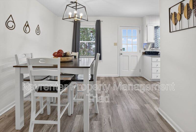115 S Mendenhall St #D - Photo 5 of 24