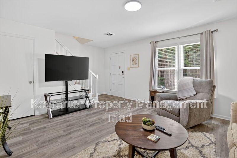 115 S Mendenhall St #D - Photo 7 of 24