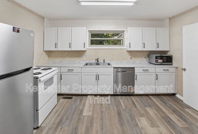 402 Rand Blvd - Photo 2 of 42