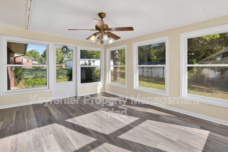 402 Rand Blvd - Photo 3 of 42