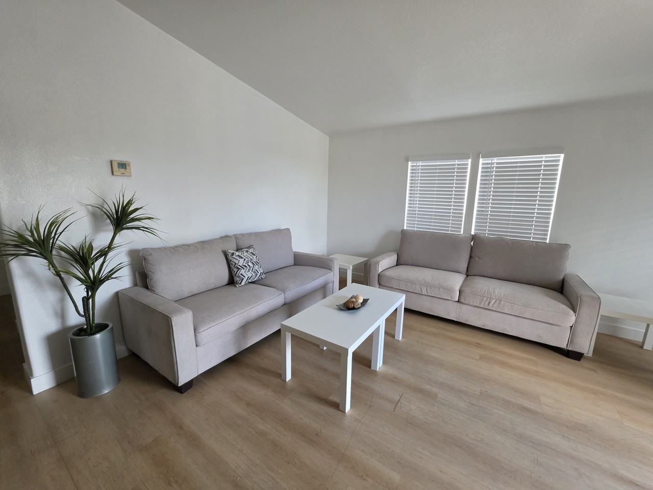 8391 San Fernando Rd. - Photo 2 of 10