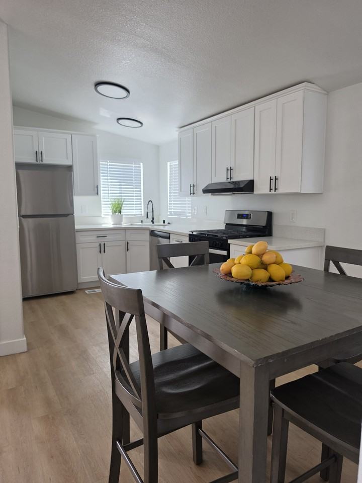 8391 San Fernando Rd. - Photo 3 of 10