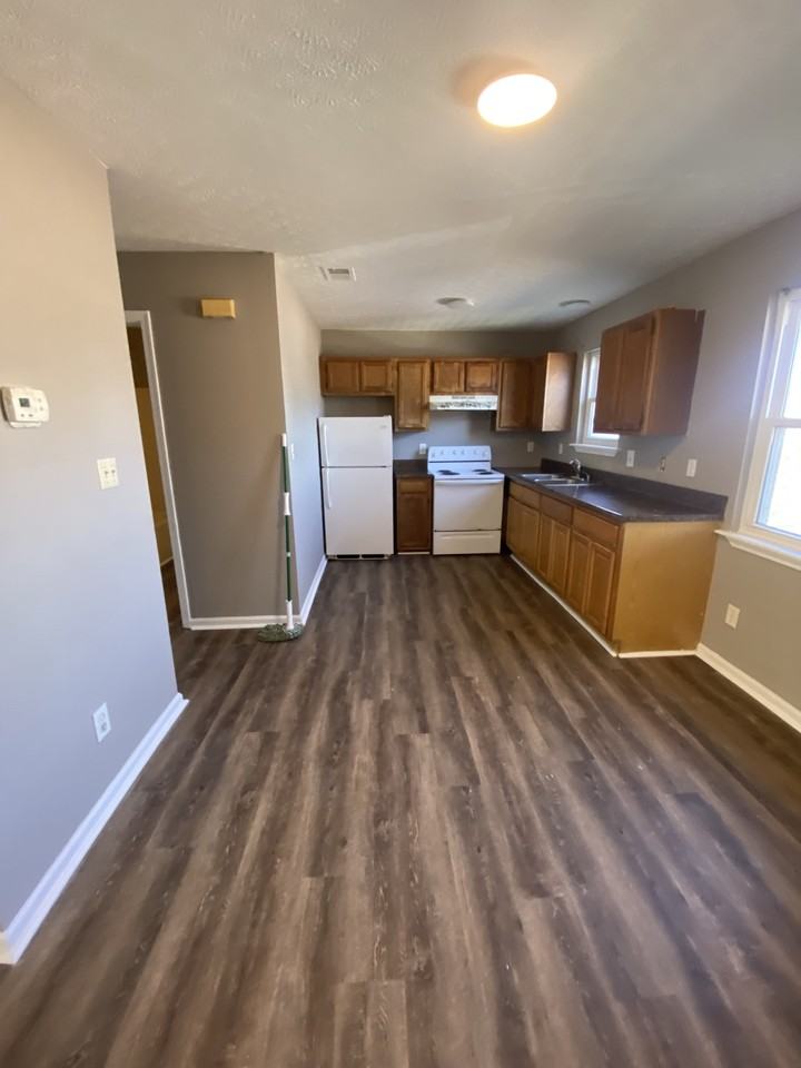 979 Bryant Way - Photo 4 of 5