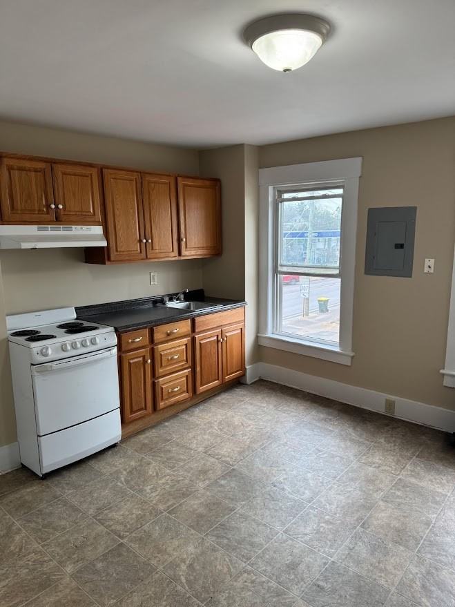 560 Union Ave - Photo 2 of 10