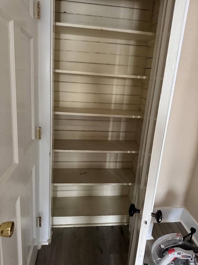 560 Union Ave - Photo 5 of 10