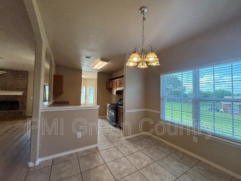 8322 S Murphree Dr - Photo 6 of 18