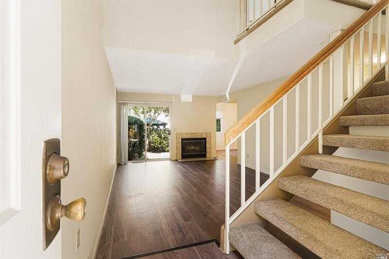 7 Meridian Cir - Photo 3 of 30