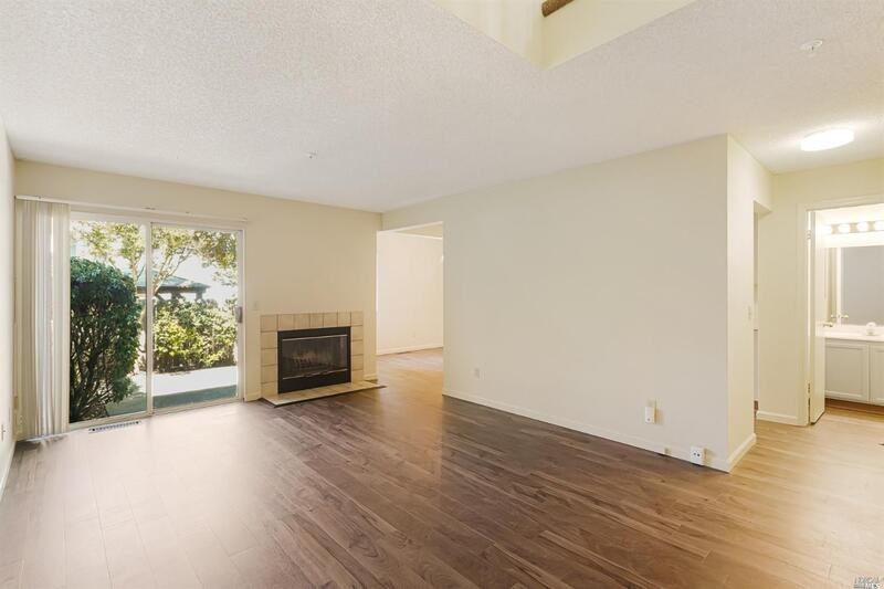 7 Meridian Cir - Photo 5 of 30