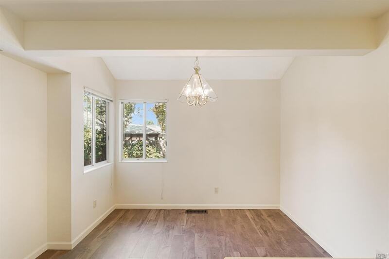 7 Meridian Cir - Photo 7 of 30