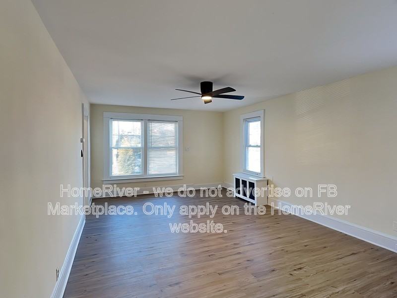 289 Hilton Ave - Photo 4 of 40