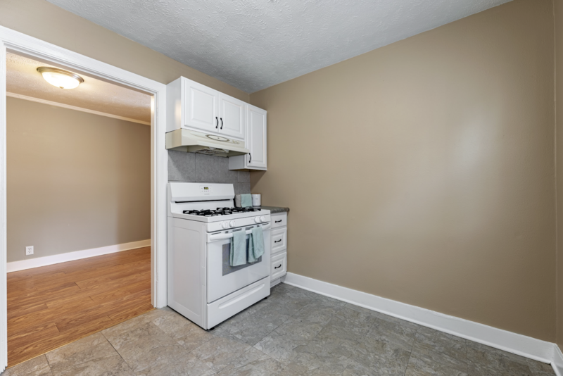 2315 Auburn St - Photo 4 of 15