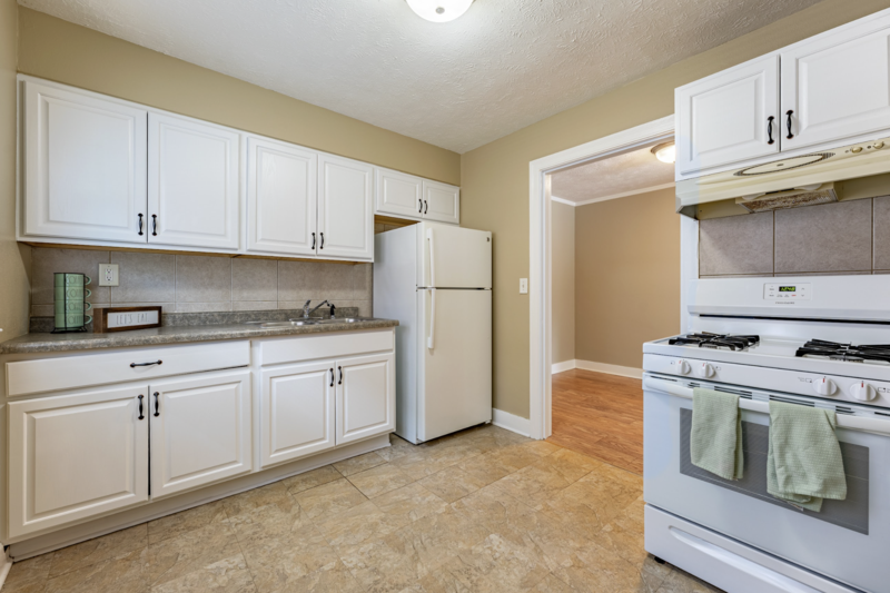 2315 Auburn St - Photo 6 of 15