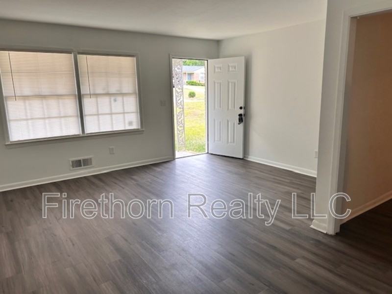 2418 Sumac Dr - Photo 5 of 11