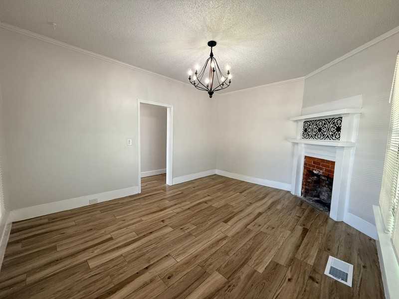 1226 Clark St - Photo 2 of 9