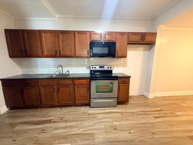 1226 Clark St - Photo 3 of 9