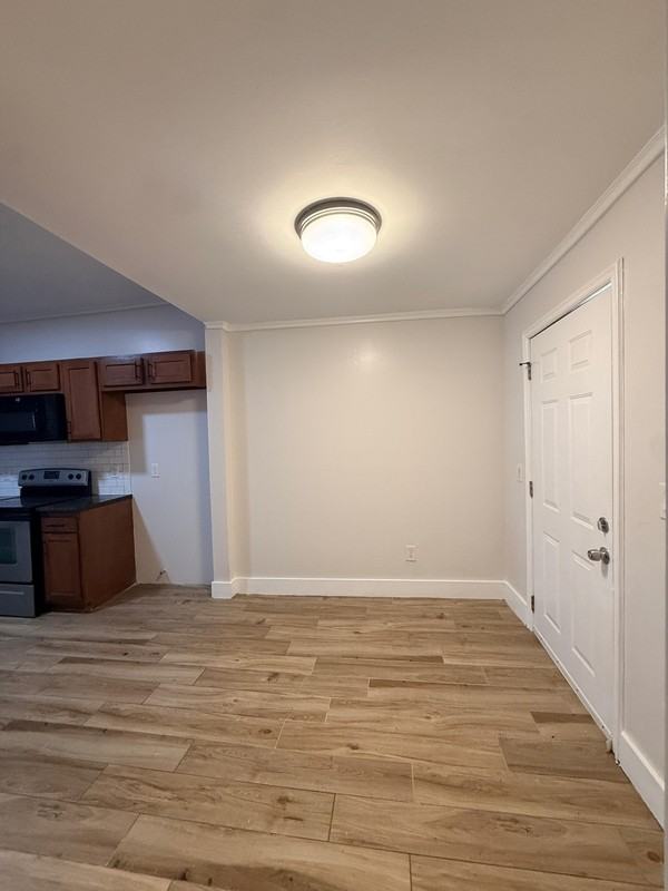 1226 Clark St - Photo 4 of 9