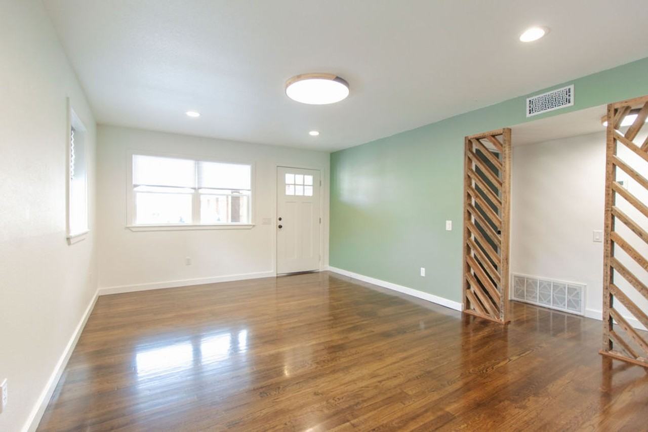 400 W Poplar St - Photo 5 of 25