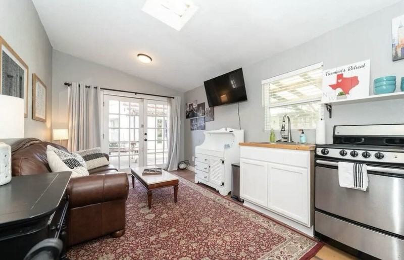 3017 28th St - Photo 3 of 8