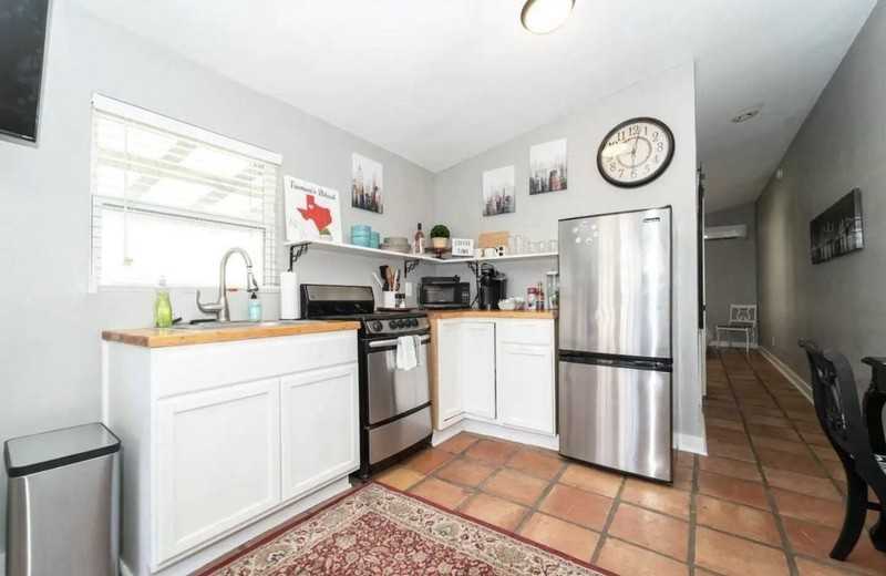 3017 28th St - Photo 4 of 8