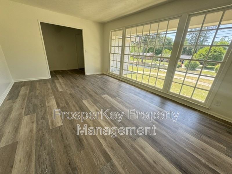 210 Playa Delray Dr - Photo 5 of 18