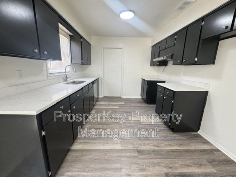 210 Playa Delray Dr - Photo 7 of 18