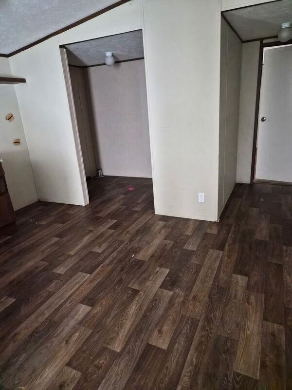 185 Lakeside Ln - Photo 2 of 9