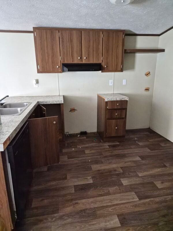 185 Lakeside Ln - Photo 3 of 9