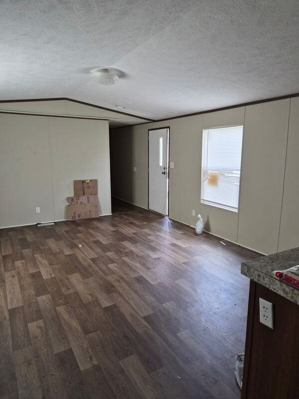 185 Lakeside Ln - Photo 7 of 9