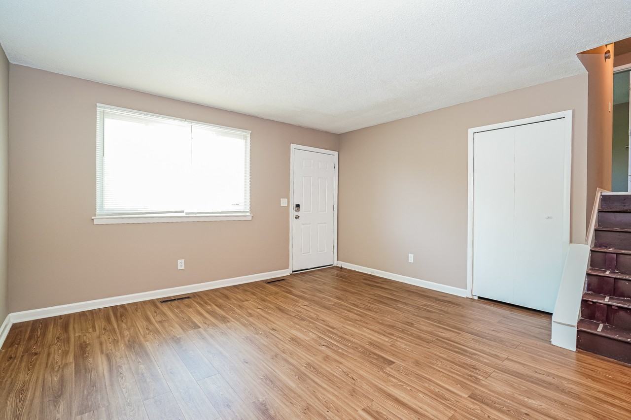 5395 Mountville Ave - Photo 3 of 15