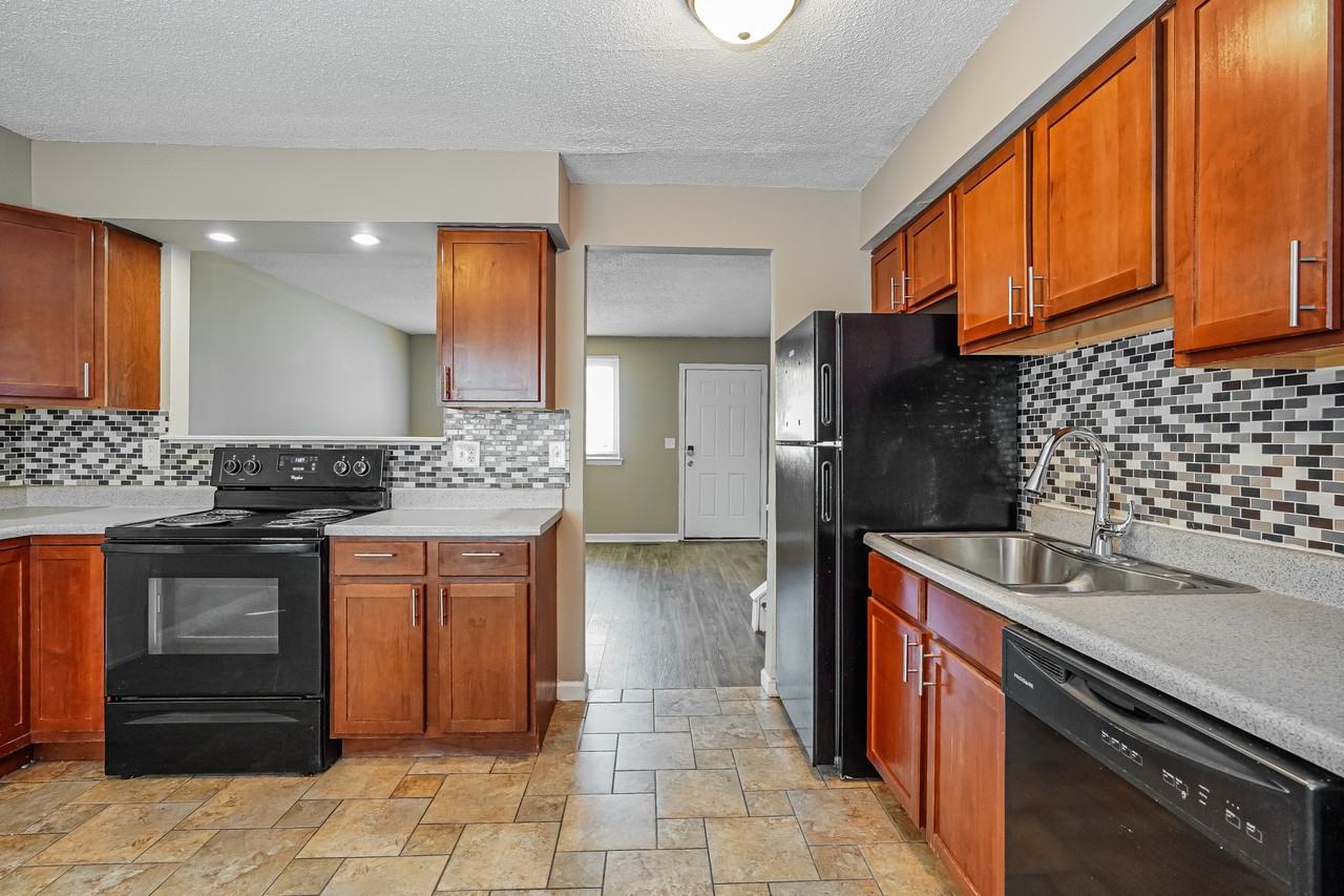 5395 Mountville Ave - Photo 6 of 15