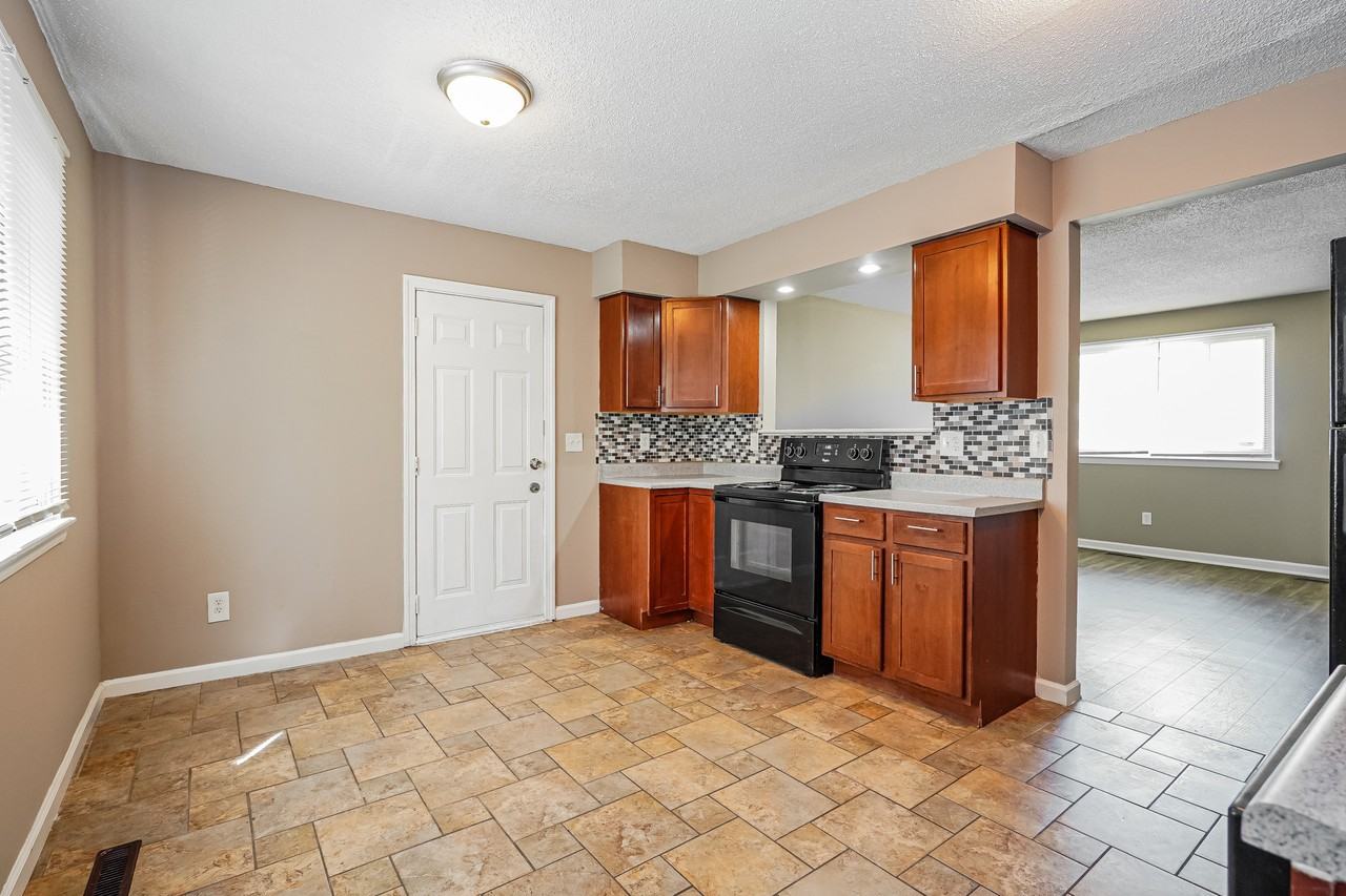 5395 Mountville Ave - Photo 7 of 15