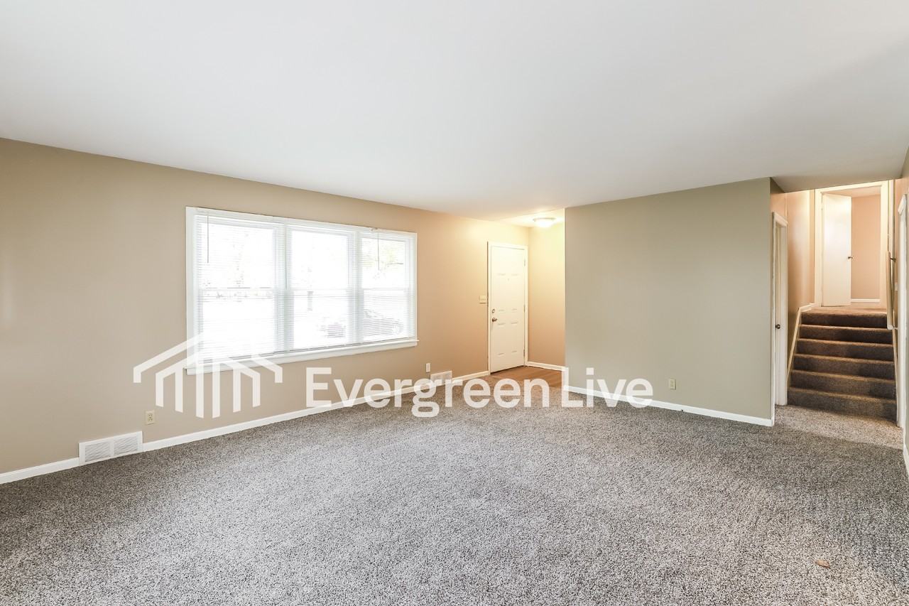 600 E 91st St - Photo 4 of 15